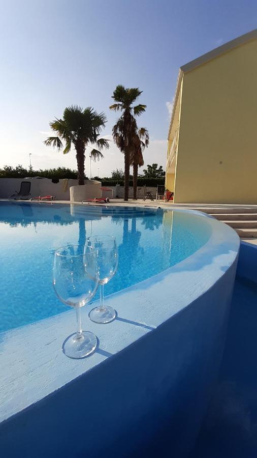 Villa Elke Maria With Overflow Pool And Hydromassage Novigrad Istria Kültér fotó