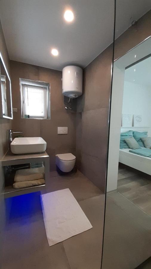 Villa Elke Maria With Overflow Pool And Hydromassage Novigrad Istria Kültér fotó