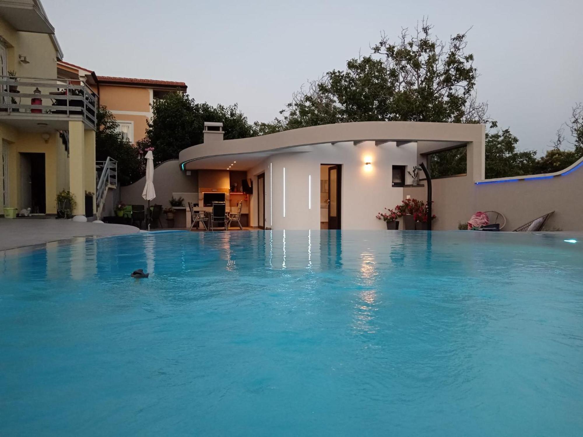 Villa Elke Maria With Overflow Pool And Hydromassage Novigrad Istria Kültér fotó